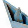 Barco de madeira feito à mão azul